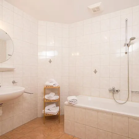Huber Apartment *